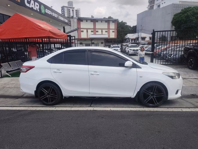 Toyota Yaris 2015 - Imagen 2
