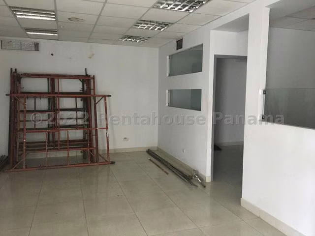 Galera en Venta en 12 de Octubre 24EPP2730