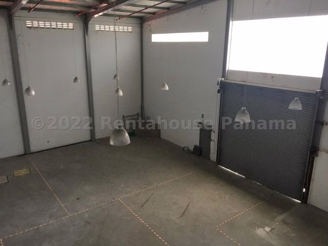 Galera en Venta en 12 de Octubre 24EPP2730