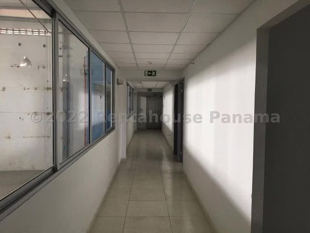 Galera en Venta en 12 de Octubre 24EPP2730