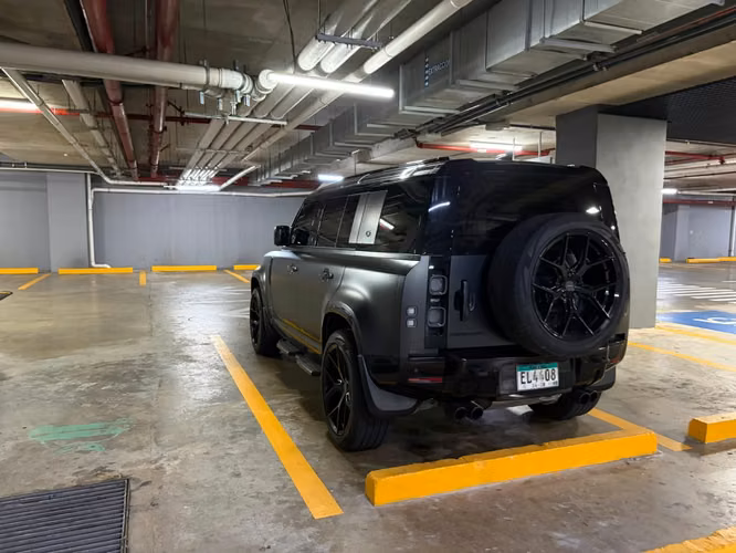 Land Rover Defender 2024 COMO NUEVA - Imagen 10