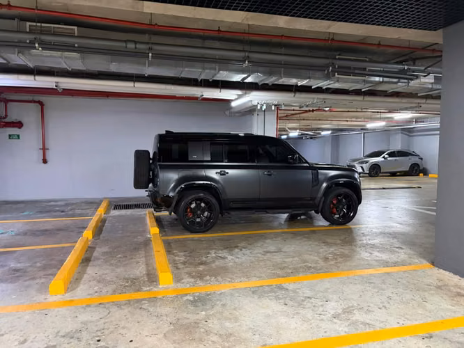 Land Rover Defender 2024 COMO NUEVA - Imagen 11