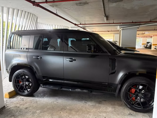 Land Rover Defender 2024 COMO NUEVA - Imagen 4