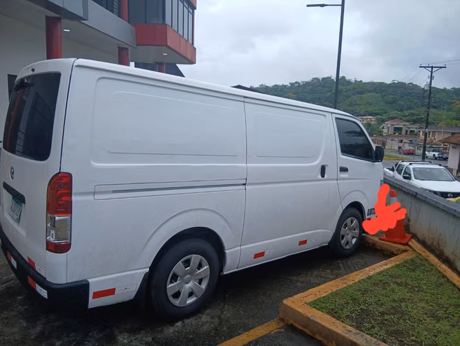 Toyota Panel Hiace 2014 - Impecable y Listo para Trabajar