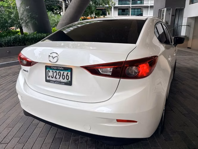 Mazda 3 Sedán 2018 – Excelente estado