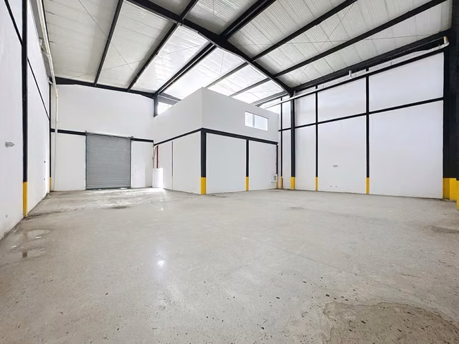 Industrial Warehouse for Sale – Parque Las Américas, Panama City