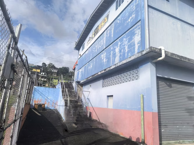 Se Vende NEGOCIABLE Galera en el Área de Monte Oscuro