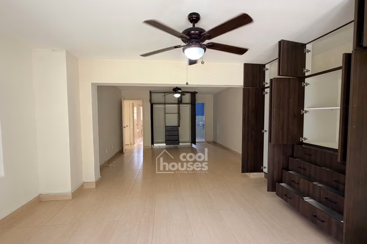 Casa remodelada con piscina en Clayton - Imagen 10