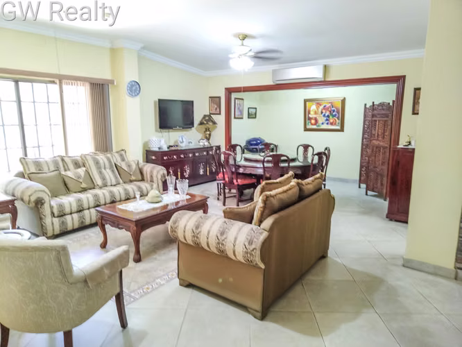 Venta de casa o  - Betania - Villa Caceres