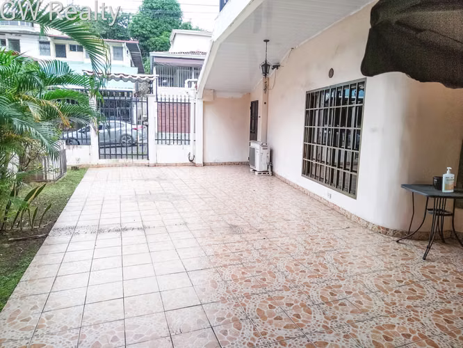 Venta de casa o  - Betania - Villa Caceres