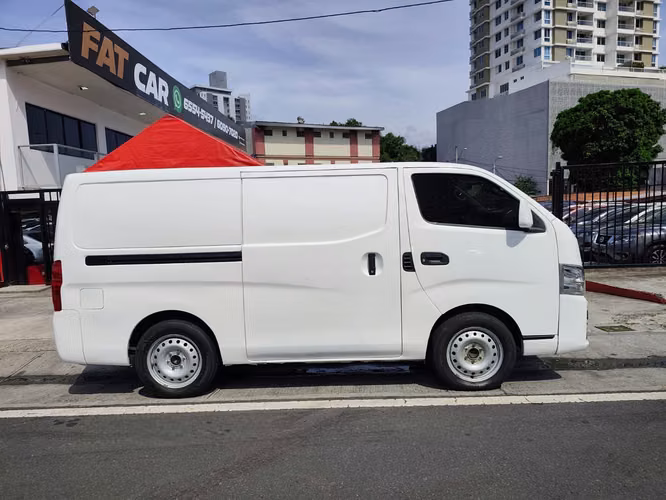 Nissan Urvan 2023 Panel - Imagen 2