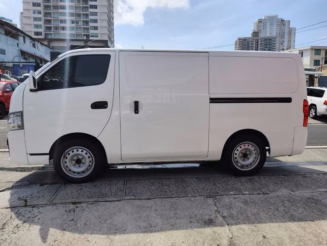 Nissan Urvan 2023 Panel - Imagen 5