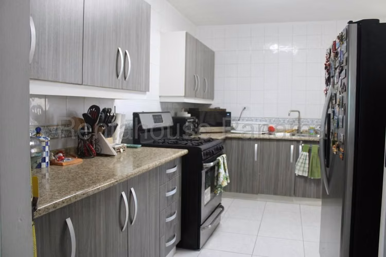 Venta de apartamento en Ph Brisas de Obarrio 26MVCH8237
