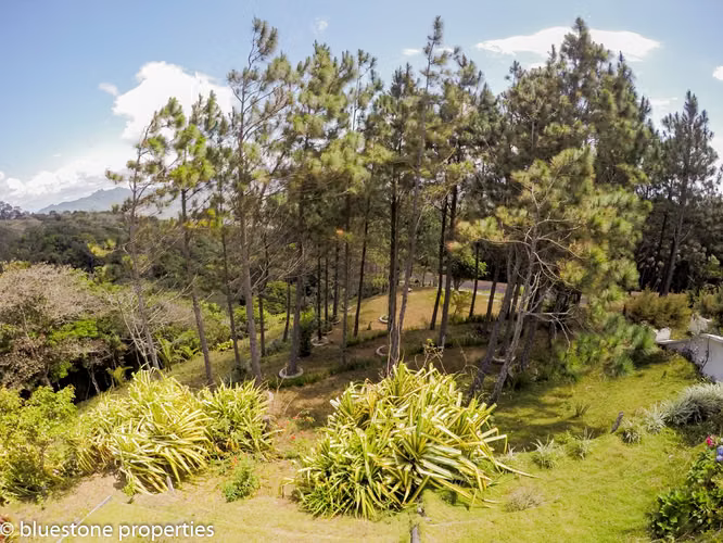 Altos del Maria - Casa de Campo - 3,915mts2 de terreno - 400,000