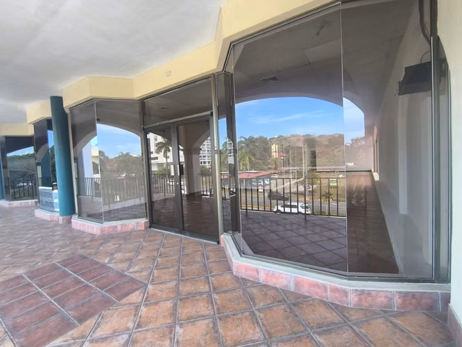 Local rental 22 - Plaza Albrook - High floor