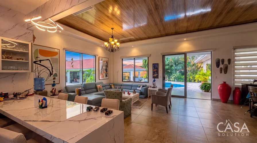 Casa de Playa Amueblada con Piscina, Jacuzzi y Casa de Huéspedes en Venta en Punta Chame, Panamá - Imagen 8