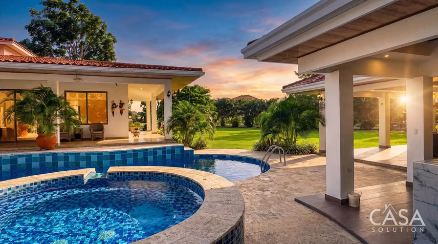 Casa de Playa Amueblada con Piscina, Jacuzzi y Casa de Huéspedes en Venta en Punta Chame, Panamá - Imagen 4