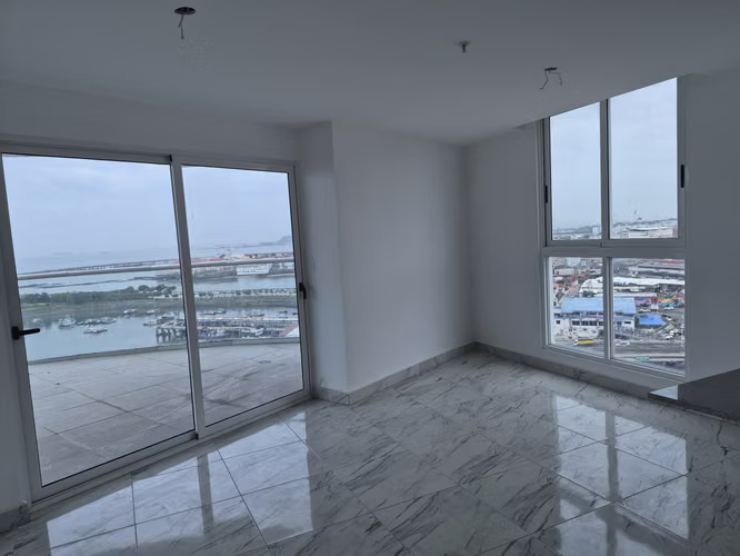 APARTAMENTO   FRENTE AL MAR EN VENTA
