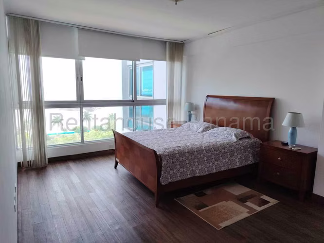 Se Vende Apartamento en Avenida Balboa LA26-9105