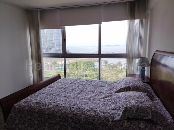 Se Vende Apartamento en Avenida Balboa LA26-9105