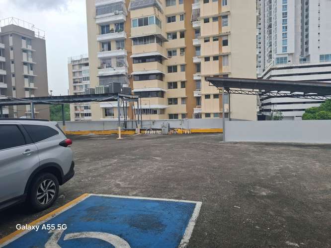Oficina de 44 mts / Cerca del Dorado Plaza Aventura