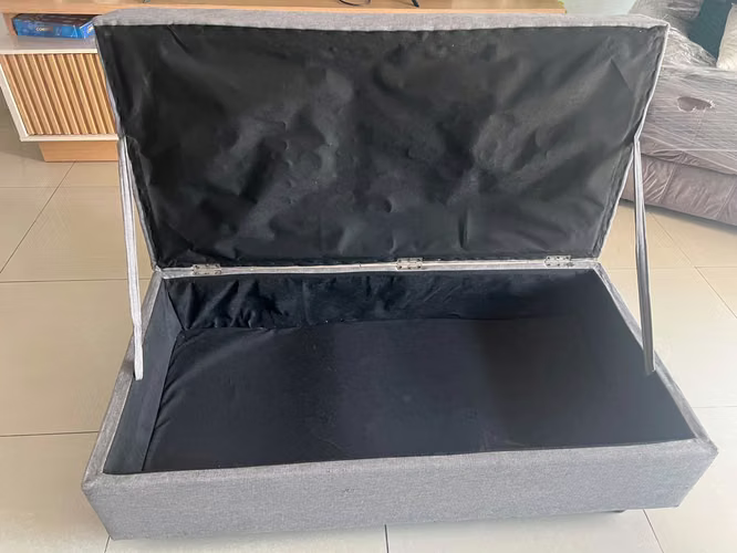 Mueble de tres puestos con poltrona de guardado