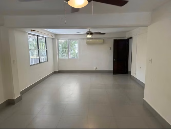 Alquiler de Casa Dúplex en Clayton, Ancón, 390m2 de construcción