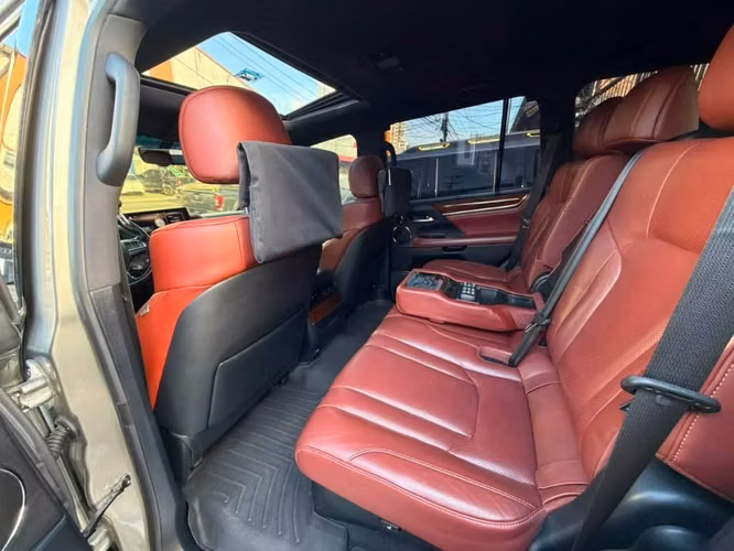LEXUS LX570 AÑO 2017 AUTOMATICA 4X4 FULL EXTRAS CON SUN ROOF UNICO DUEÑO
