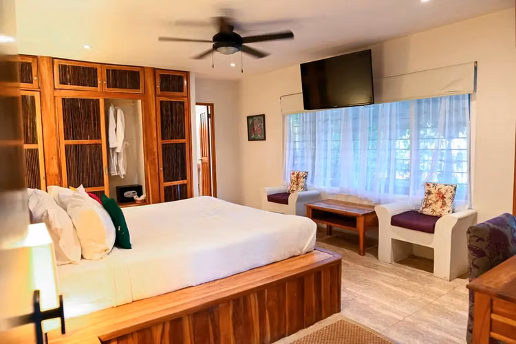 Wellness Retreat Ecolodge en Operación a Increíble Precio | 4,500 m² | Cerro Azul | Activo con Rentabilidad Comprobada