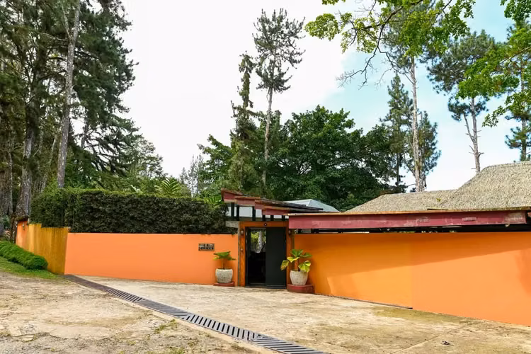Wellness Retreat Ecolodge en Operación a Increíble Precio | 4,500 m² | Cerro Azul | Activo con Rentabilidad Comprobada