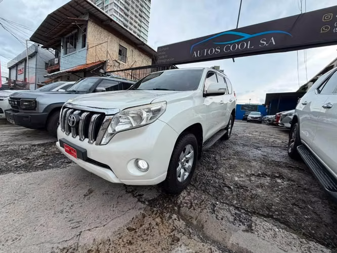 TOYOTA PRADO AÑO 2017 AUTOMÁTICA 4x4 MOTOR A GASOLINA UNICO DUEÑO PERFECTO ESTADO