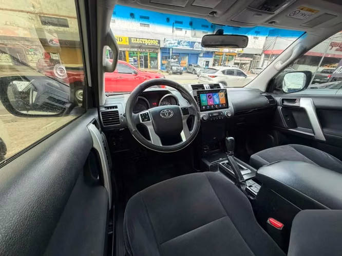 TOYOTA PRADO AÑO 2017 AUTOMÁTICA 4x4 MOTOR A GASOLINA UNICO DUEÑO PERFECTO ESTADO