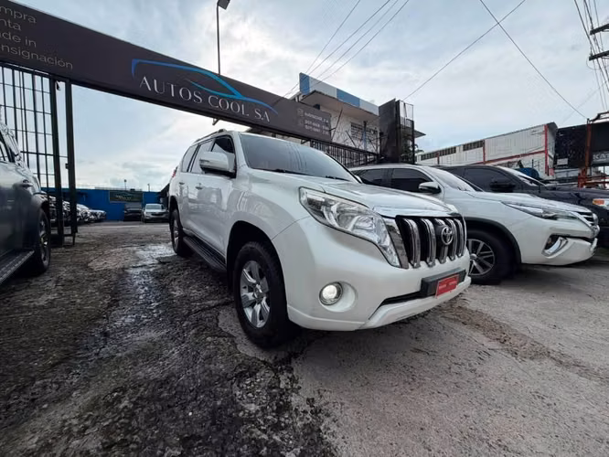 TOYOTA PRADO AÑO 2017 AUTOMÁTICA 4x4 MOTOR A GASOLINA UNICO DUEÑO PERFECTO ESTADO