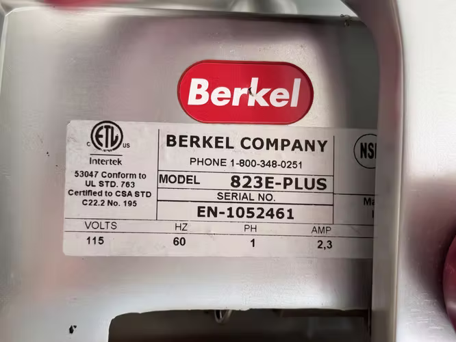  Cortadora de Fiambres/QUESOS Berkel 823E-PLUS — Calidad Profesional US$600  ·
