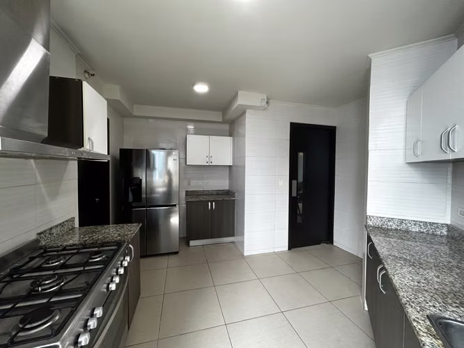 Alquiler de Excelente Apartamento Country Club, Costa del Este
