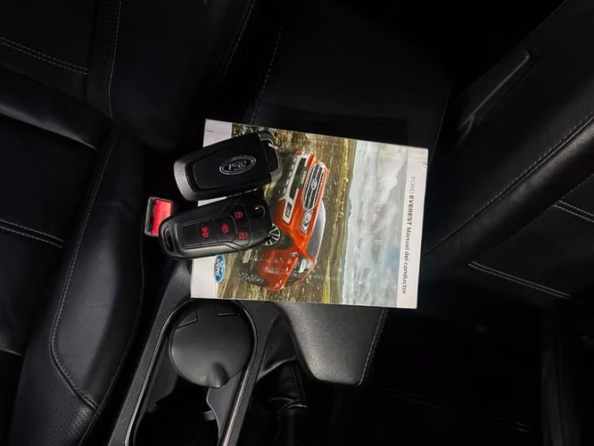 FORD EVERETS AÑO 2019 AUTOMÁTICA 4X4 TURBO DIESEL MOTOR 3.2 UNICO DUEÑO PERFECTAS CONDICIONES