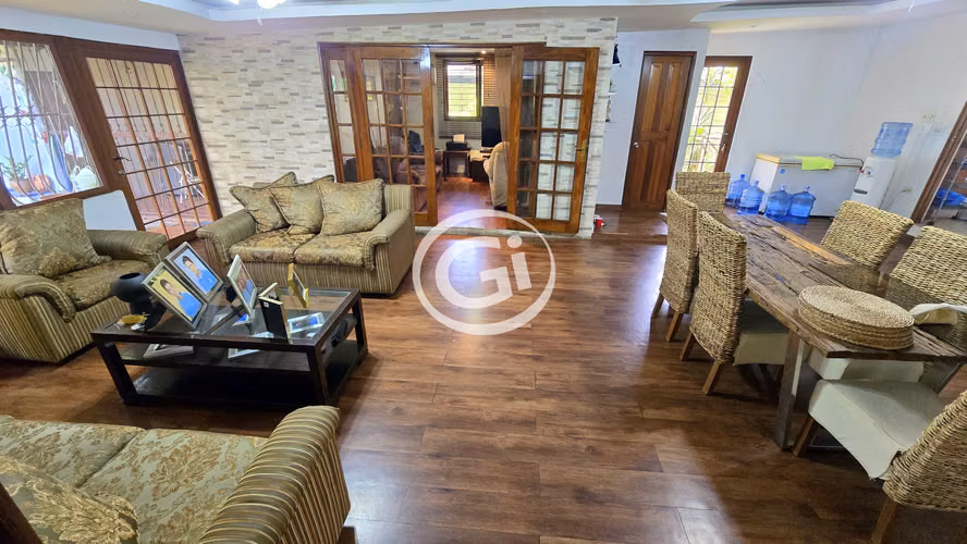 Venta Amplia Casa Unifamiliar El Ingenio. Precio de Remate 855 $/m2