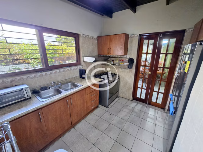 Venta Amplia Casa Unifamiliar El Ingenio. Precio de Remate 855 $/m2