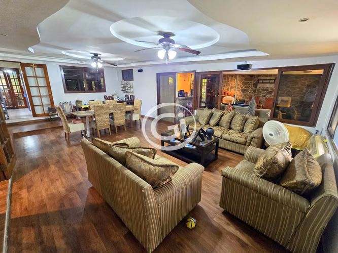 Venta Amplia Casa Unifamiliar El Ingenio. Precio de Remate 855 $/m2