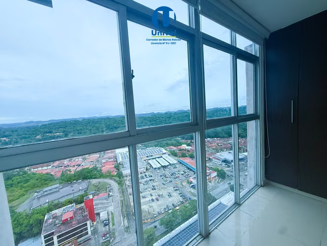 Precio de Oportunidad - Apartamento en Venta en PH Crystal Hills