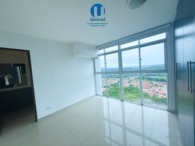 Precio de Oportunidad - Apartamento en Venta en PH Crystal Hills