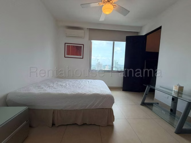 Apartamento amoblado en alquiler en Av. Balboa DPV