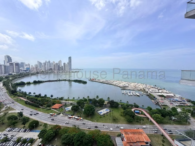 Apartamento amoblado en alquiler en Av. Balboa DPV