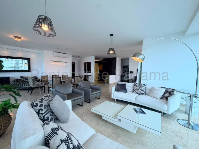 Apartamento amoblado en alquiler en Av. Balboa DPV