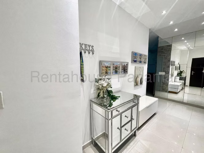 Apartamento en Alquiler en San Francisco. PH QUADRAT. 26LDC8641