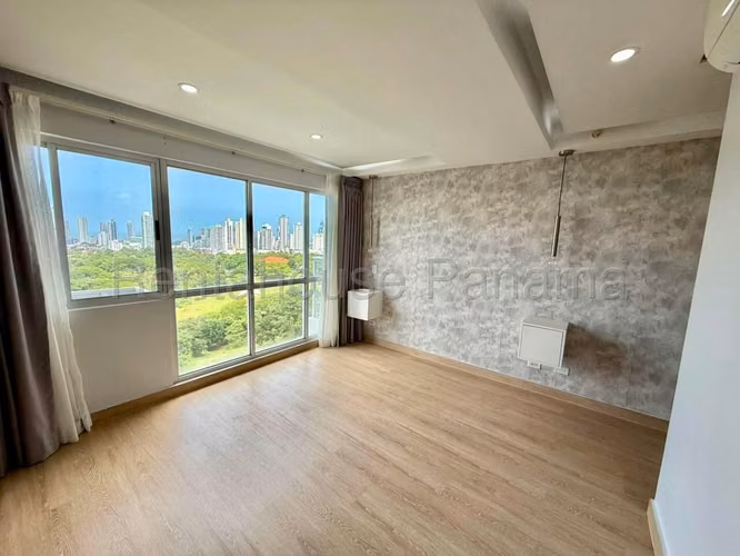 Apartamento en Alquiler en San Francisco. PH RESIDENCIAS DEL SOL. 27LDC118