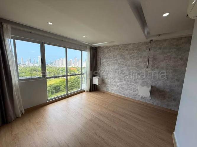 Apartamento en Alquiler en San Francisco. PH RESIDENCIAS DEL SOL. 27LDC118