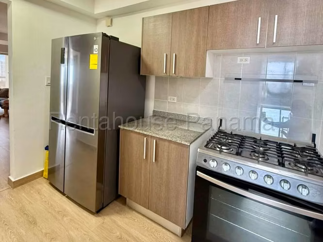 Apartamento en Alquiler en San Francisco. PH RESIDENCIAS DEL SOL. 27LDC118