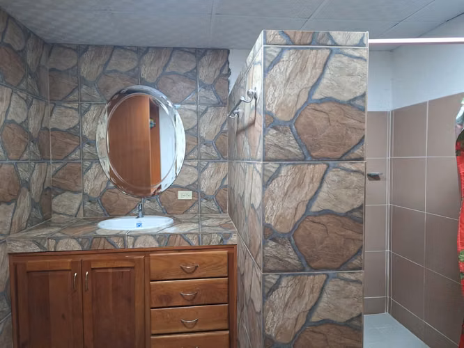 Casa de Playa con Piscina en Vía Principal de Nueva Gorgona