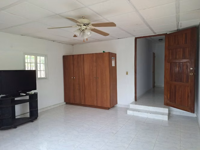 Casa de Playa con Piscina en Vía Principal de Nueva Gorgona